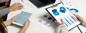 Choosing the Right Alumni Management Tool: Vaave vs. LinkedIn